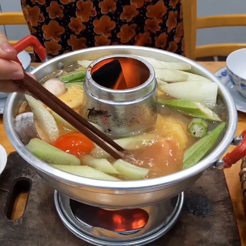 Step 5 Completing the fragrant snakehead fish hotpot
