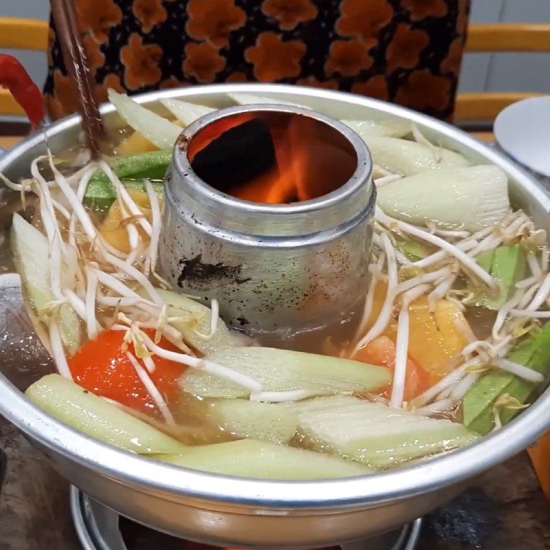 Step 5 Completing the fragrant snakehead fish hotpot