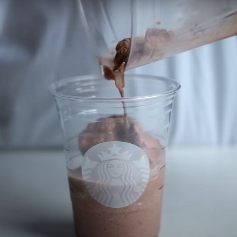 Step 3 Completion Blended iced cocoa milk with lava sauce