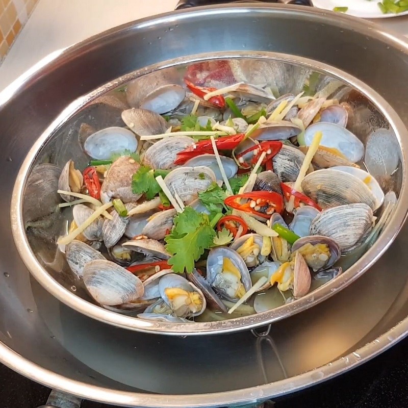 Step 5 Completion Steamed clams with ginger