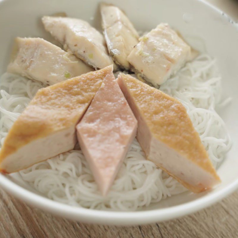 Step 7 Completion of Nha Trang Fish Cake Noodles