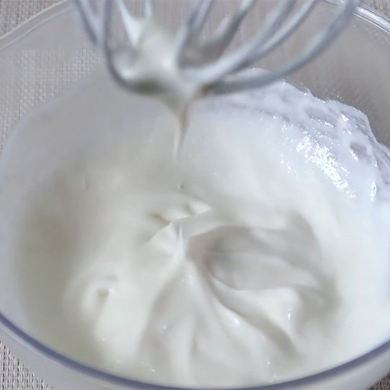 Step 3 Whipping cream cheese for Milo cream cheese milk tea