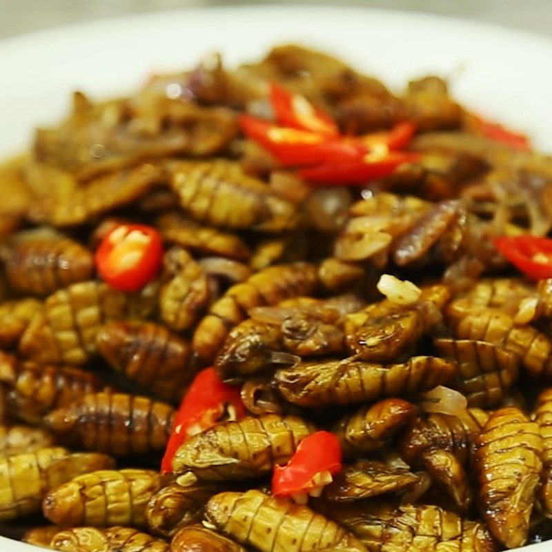 Step 3 Completion Stir-fried larvae with fish sauce and onion