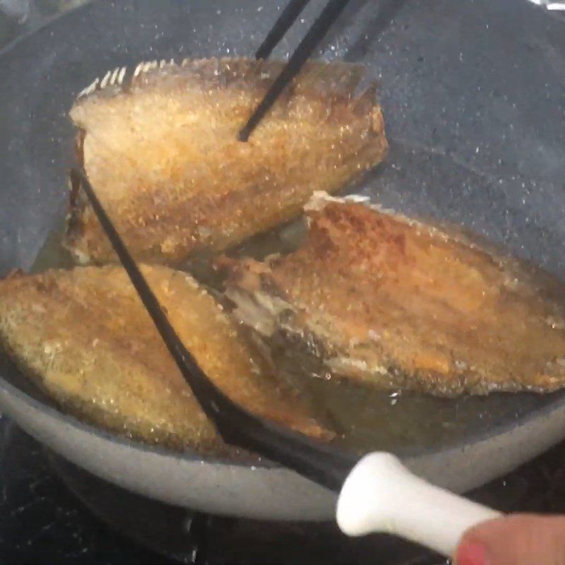 Step 4 Completion Fried dried snakehead fish