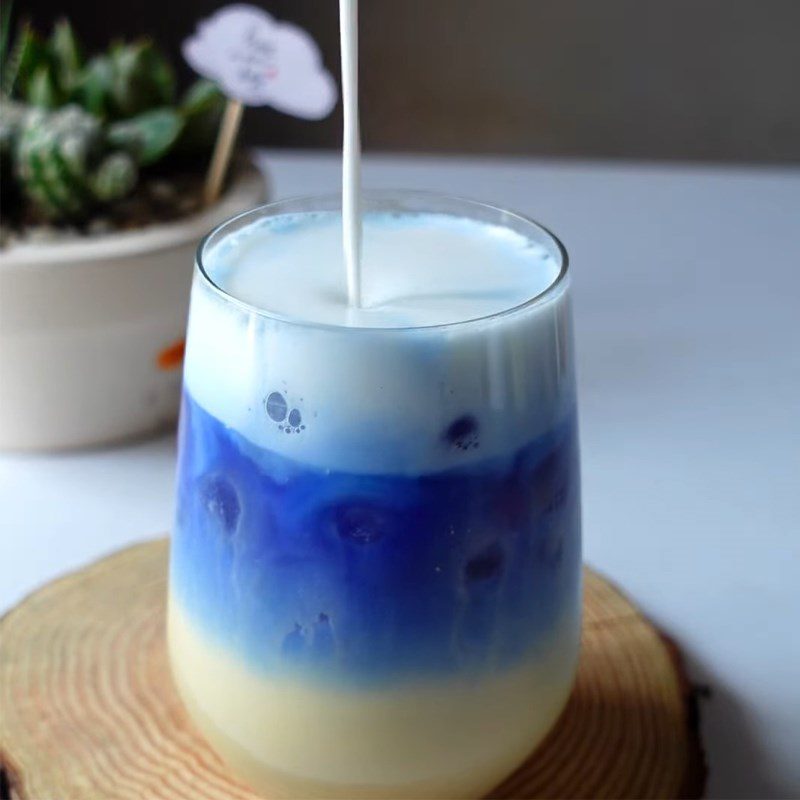 Step 4 Completion Butterfly pea milk tea
