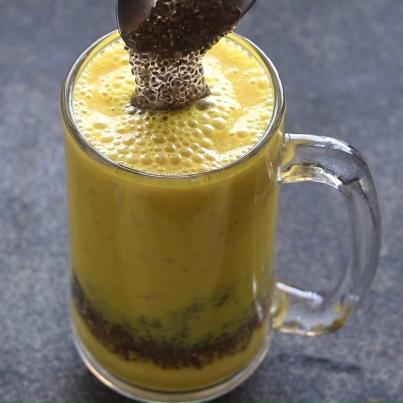 Step 5 Completing Pineapple (fragrant) chia seed smoothie