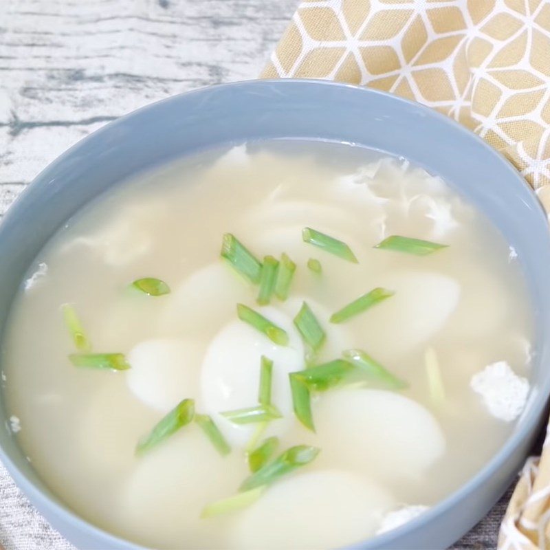 Step 5 Cook the soup and finish Rice cake soup tteokbokki (tteokguk)