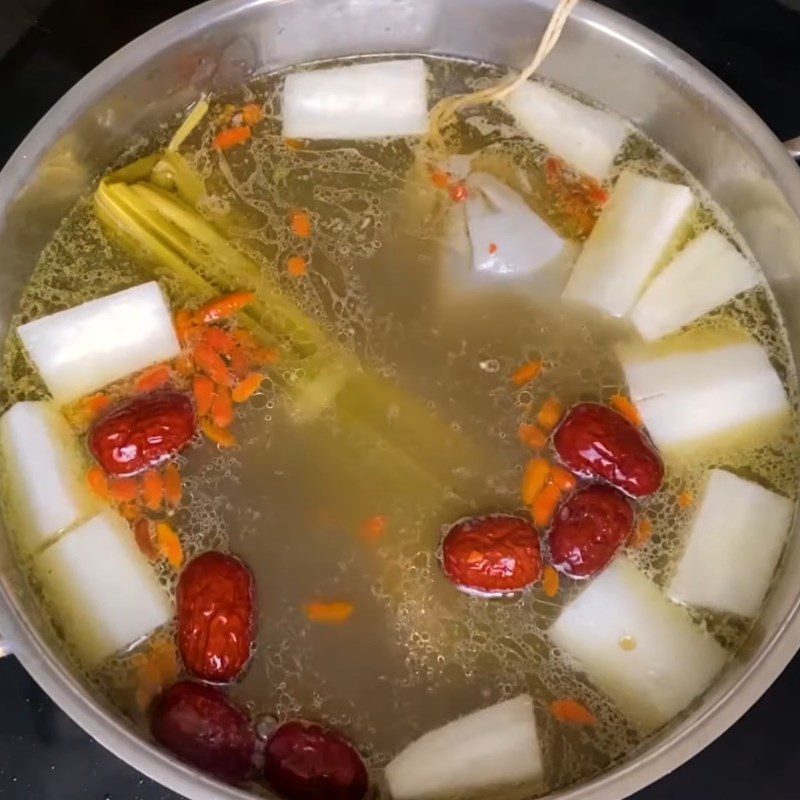 Step 5 Completing the broth for mixed beef hotpot