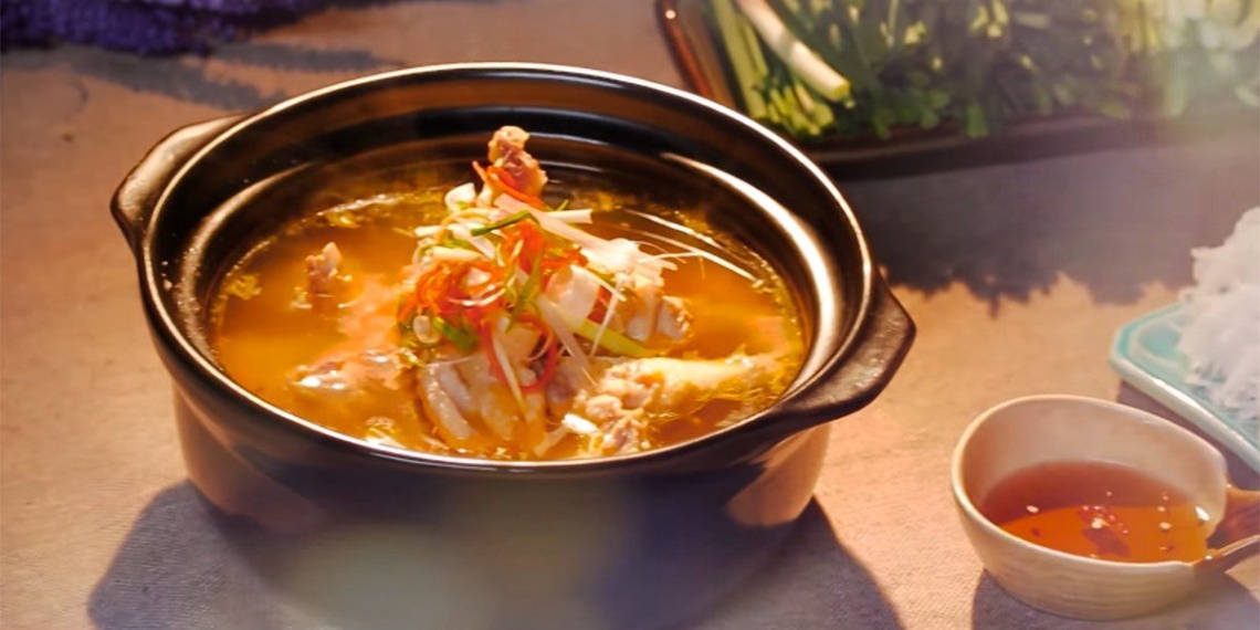 how to cook chicken hotpot with sour wine appealing to the taste for family 10873