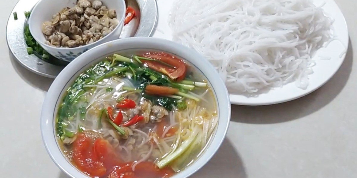 how to cook clam noodle soup spicy delicious easy to make 12818