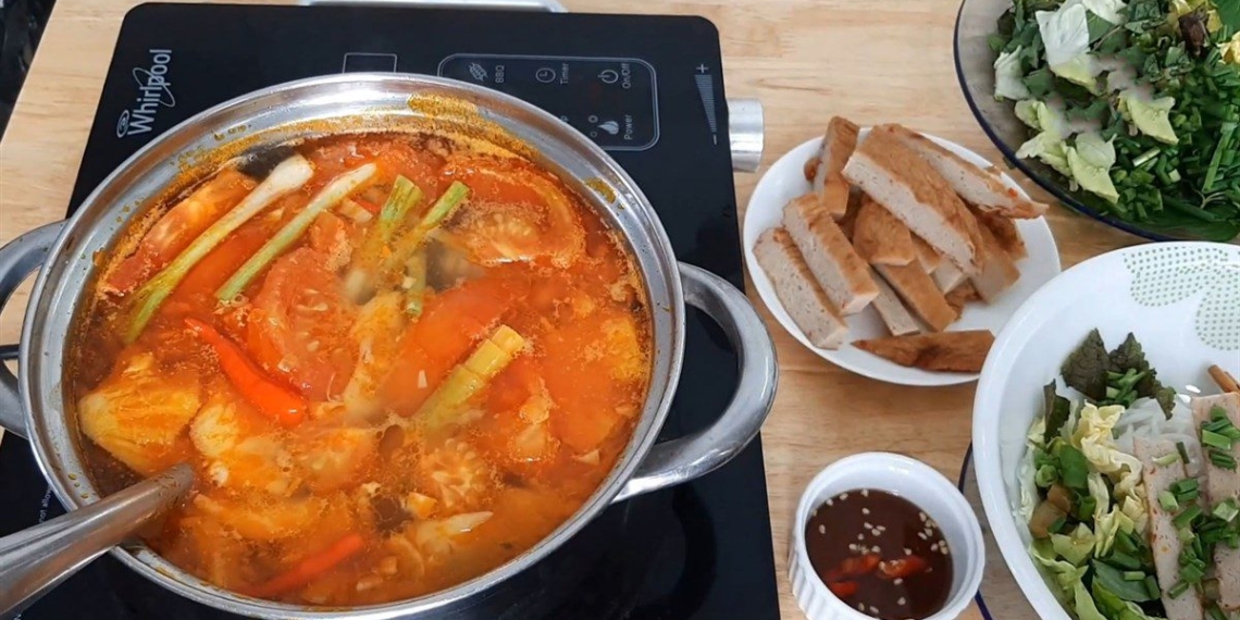how to cook delicious attractive fish noodle soup rich flavor 08765