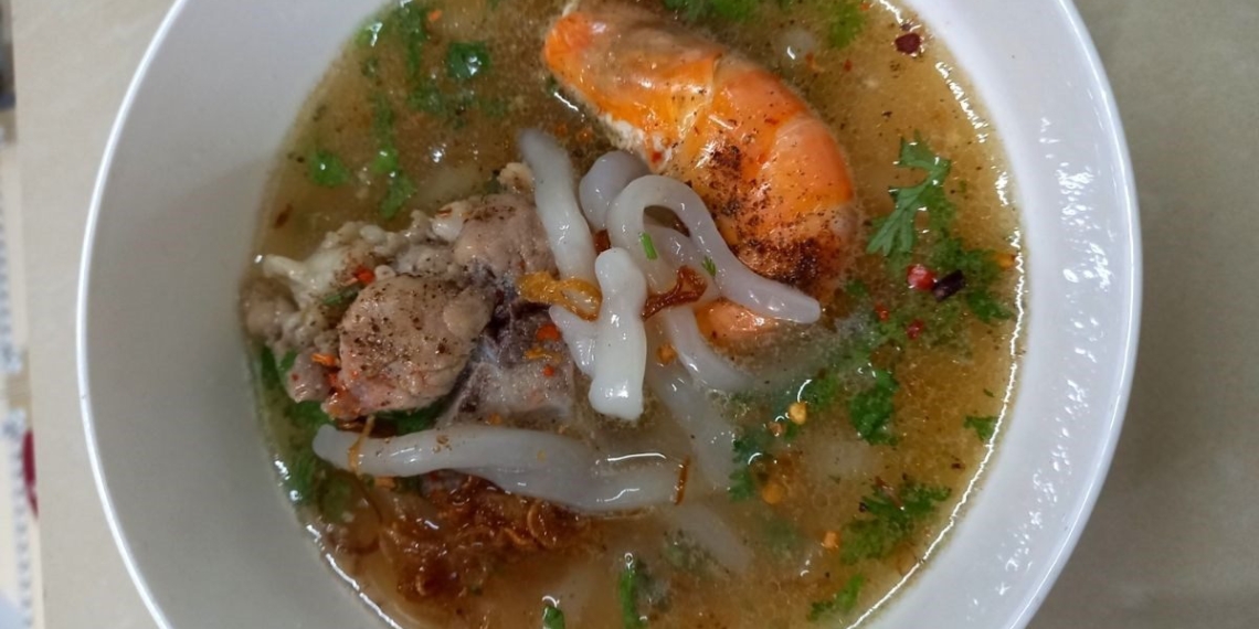 how to cook delicious sweet banh canh with pork bone at 15190