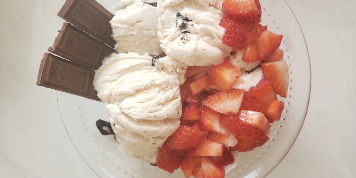 how to make chocolate strawberry ice cream refreshing delicious taste 15338