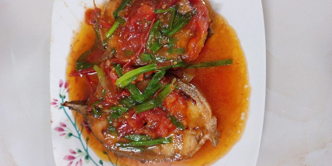 how to make delicious and attractive sour fish with tomato very simple 13014