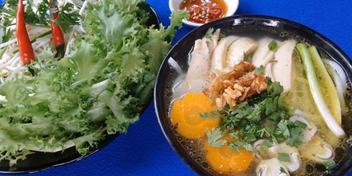 how to make delicious chicken banh canh with crunchy texture 02403