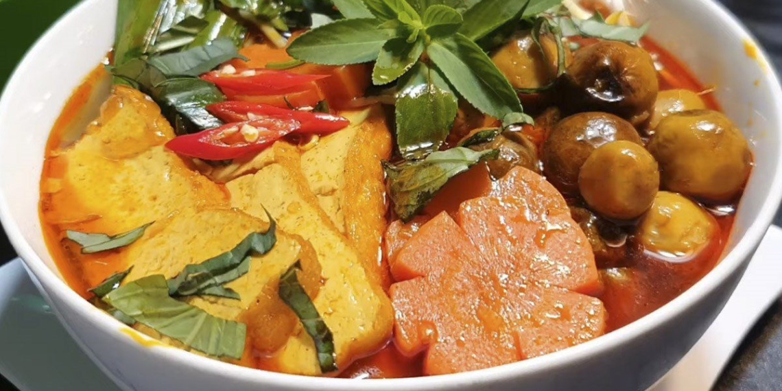 how to make delicious dry beef hu tieu for a satisfying breakfast 10277
