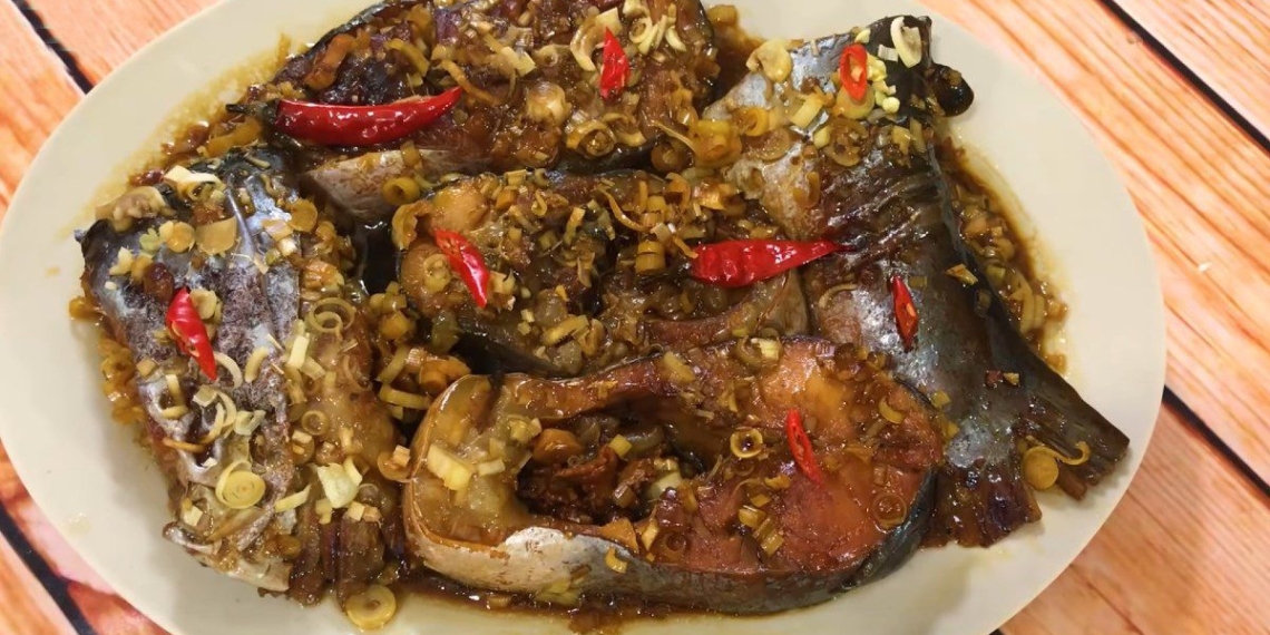 how to make delicious grilled basa fish with chili pepper in hot and attractive way 14833