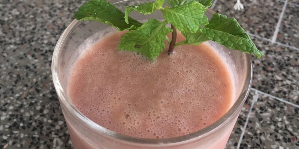 how to make delicious refreshing coconut smoothie to cool down on hot days 15147