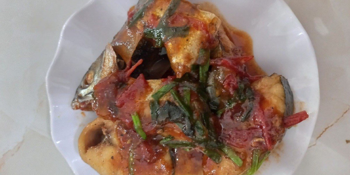 how to make delicious sour fish with tomato for tasty lunch 13712