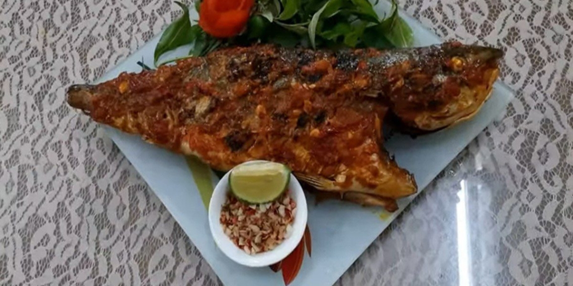 how to make grilled sour fish with salt and pepper delicious easy to make at home 06604