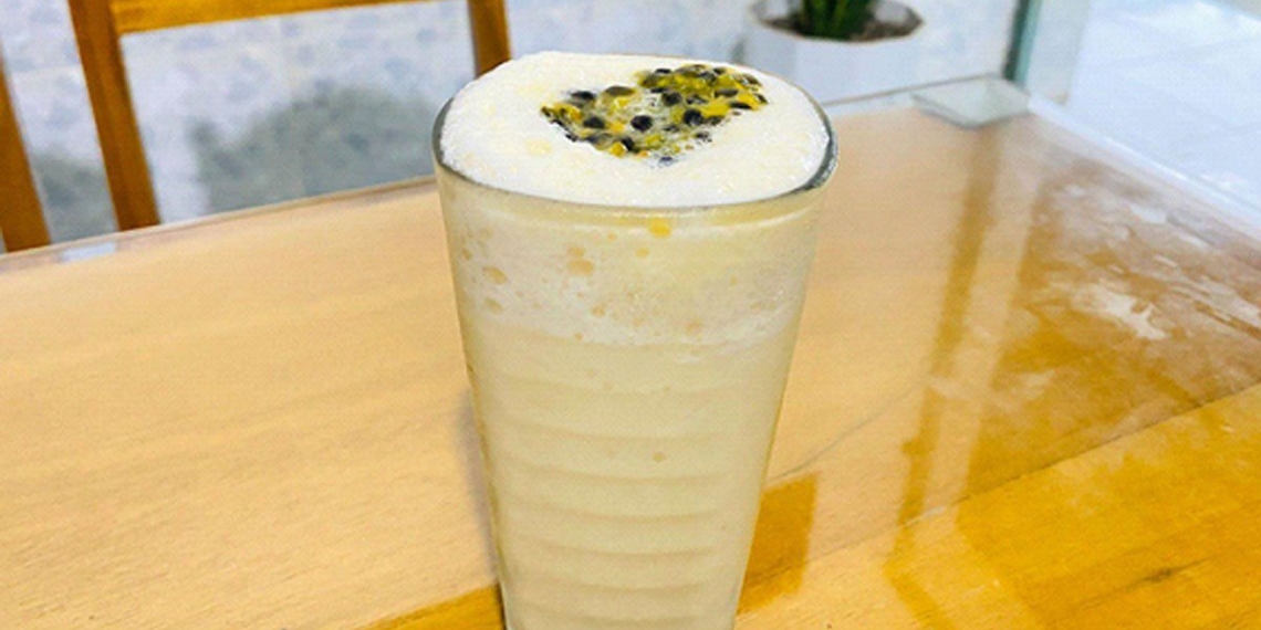how to make lemon juice with sour sweet lime and lemon grass super refreshing 15046