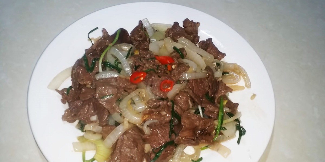 how to make simple delicious and attractive stir fried buffalo meat with onions 07653