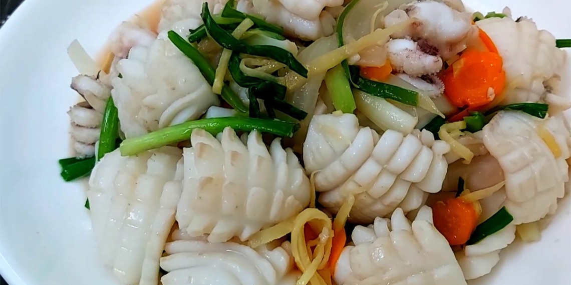 how to make stir fried squid with ginger and fragrant lemon grass 07809