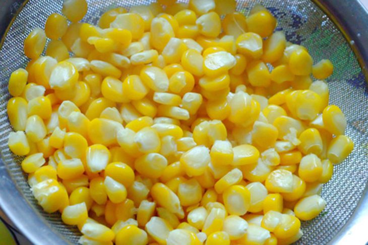 Step 1 Prepare the ingredients for Spicy Fried Corn