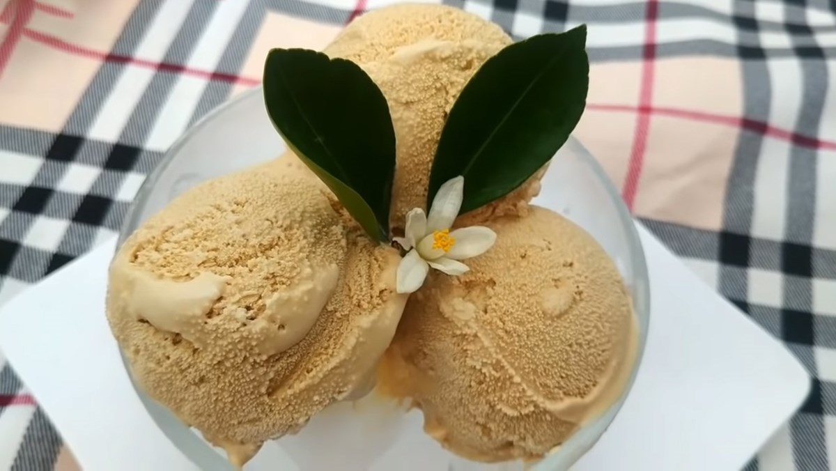 2 Ways to Make Delicious, Creamy Coffee Milk Ice Cream That You'll Love 18 Coffee Milk Ice Cream with Whipping Cream