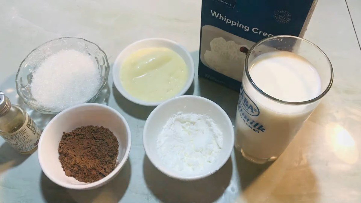 Ingredients for cocoa ice cream