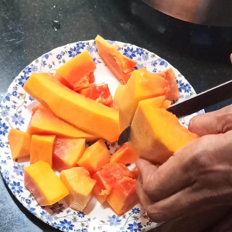 Step 1 Prepare and blend the papaya for Papaya Ice Cream