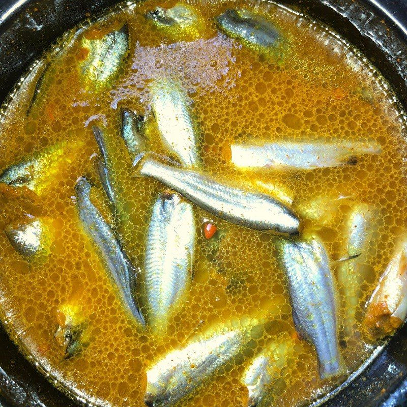 Step 3 Cook the fish Fish with turmeric braised