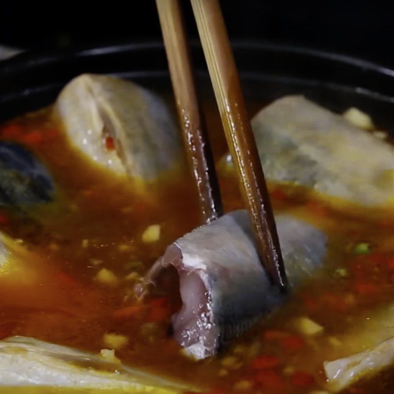Step 4 Stew mackerel with green pepper