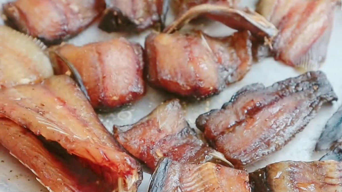 2 ways to make delicious and unique dried catfish that you'll crave 18 Dried catfish marinated with soy sauce