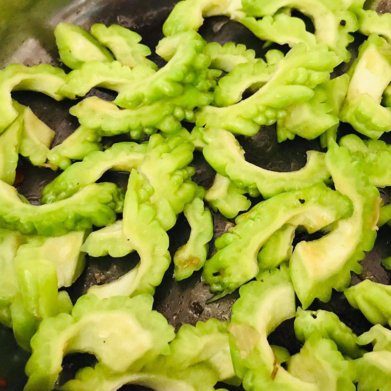 Step 3 Stew bitter melon with straw mushrooms Bitter melon stew with straw mushrooms