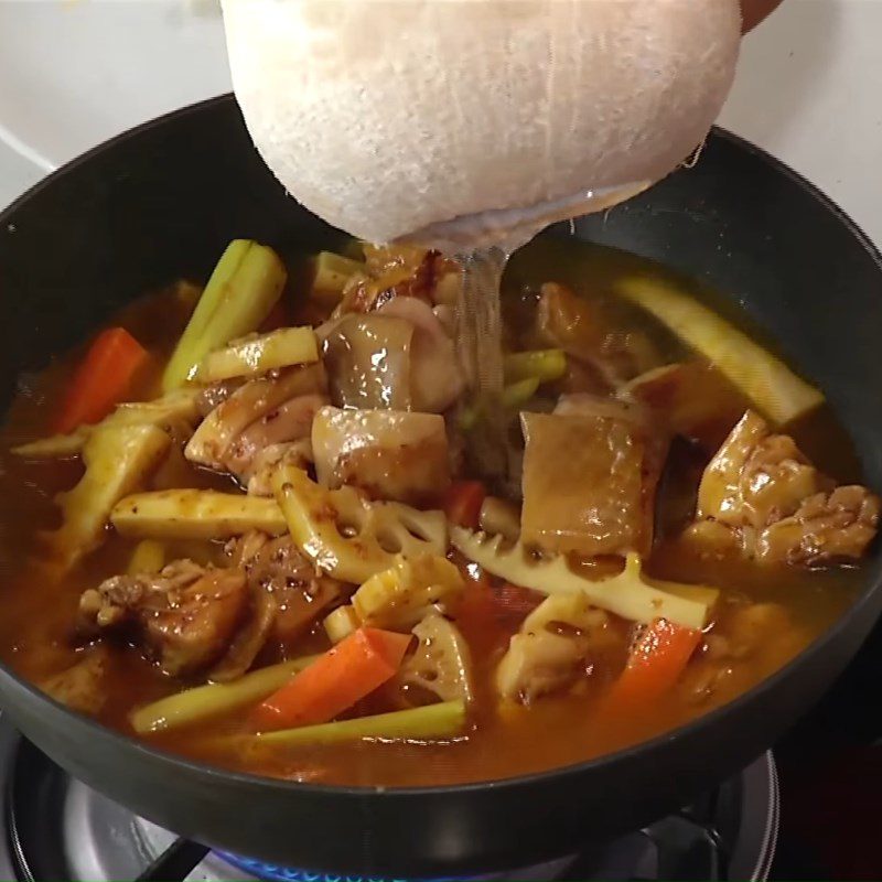 Step 4 Stew the chicken Chicken stew with vegetables