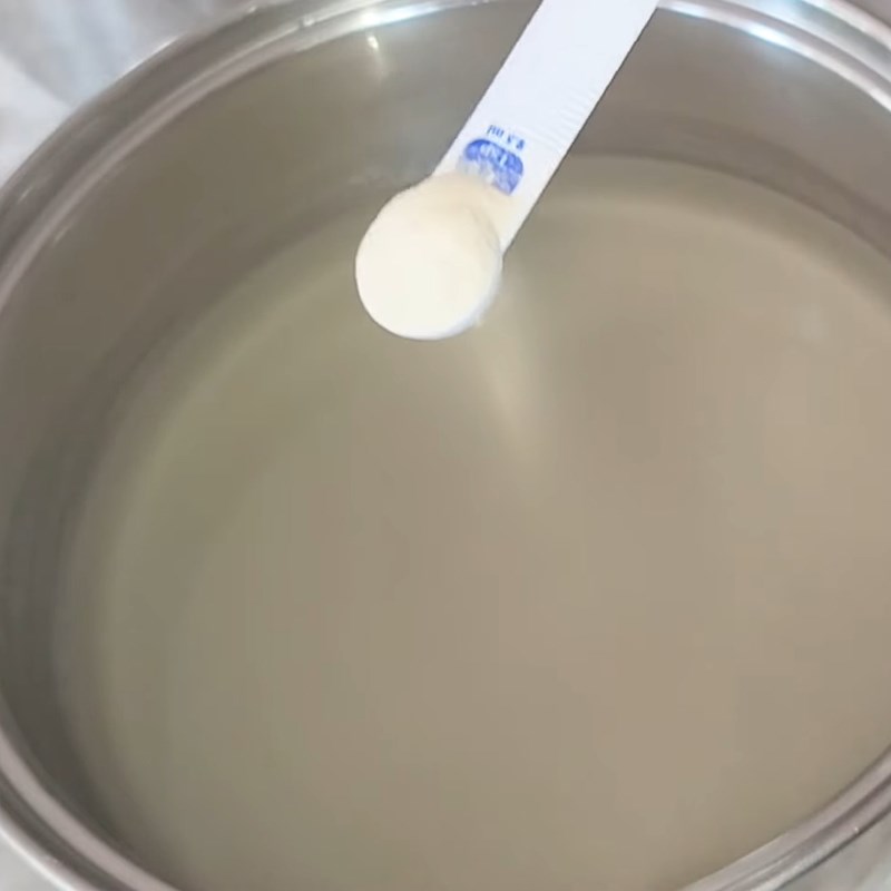 Step 1 Stir the jelly mixture Mango flan jelly