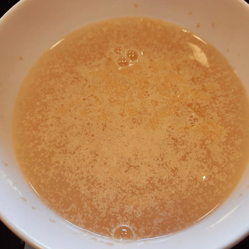 Step 1 Activate the yeast for deep-fried doughnuts