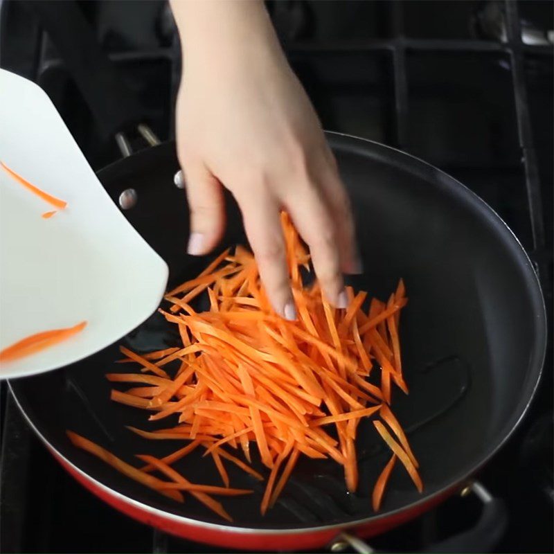 Step 1 Sauté carrots and fry eggs for spicy tuna kimbap