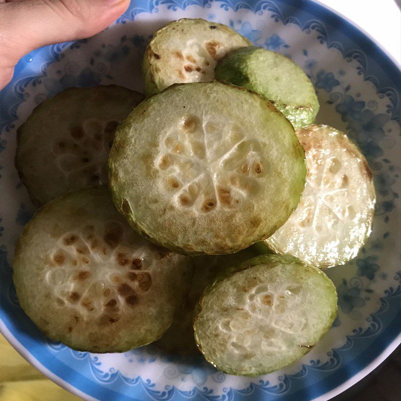 Step 2 Fry the gourd with soy sauce