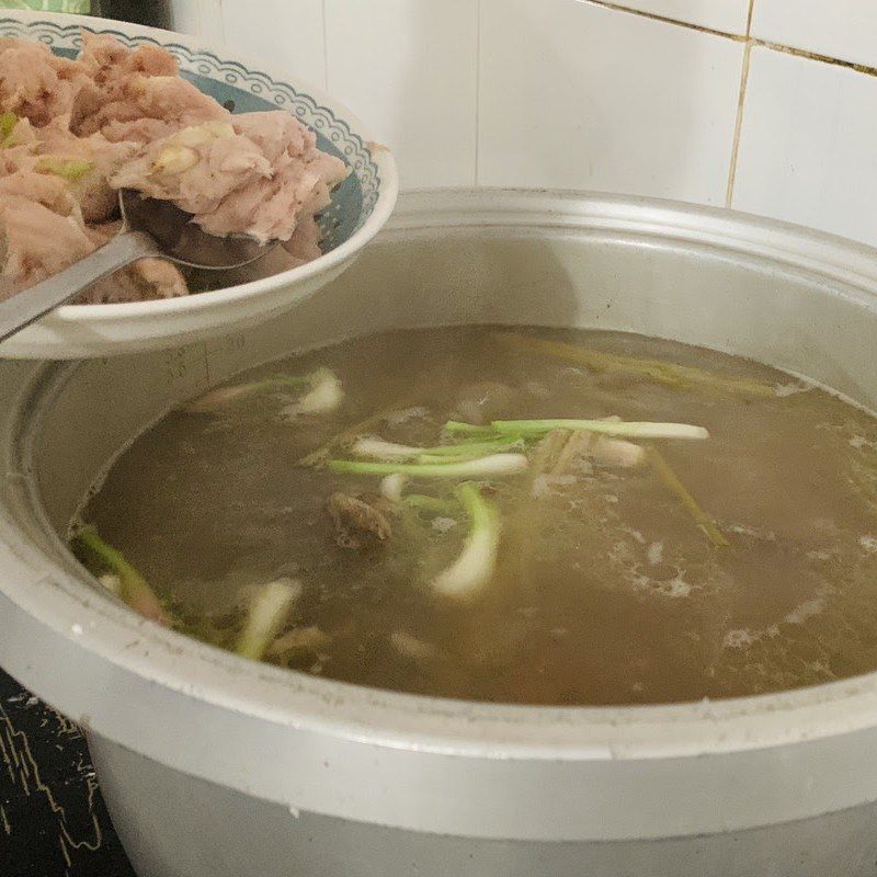 Step 4 Make beef bone noodles Beef bone soup