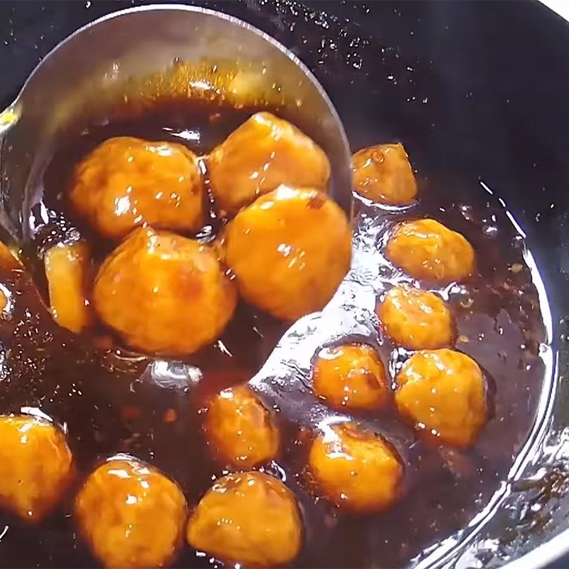 Step 3 Making curry sauce fish balls Curry fish ball noodles