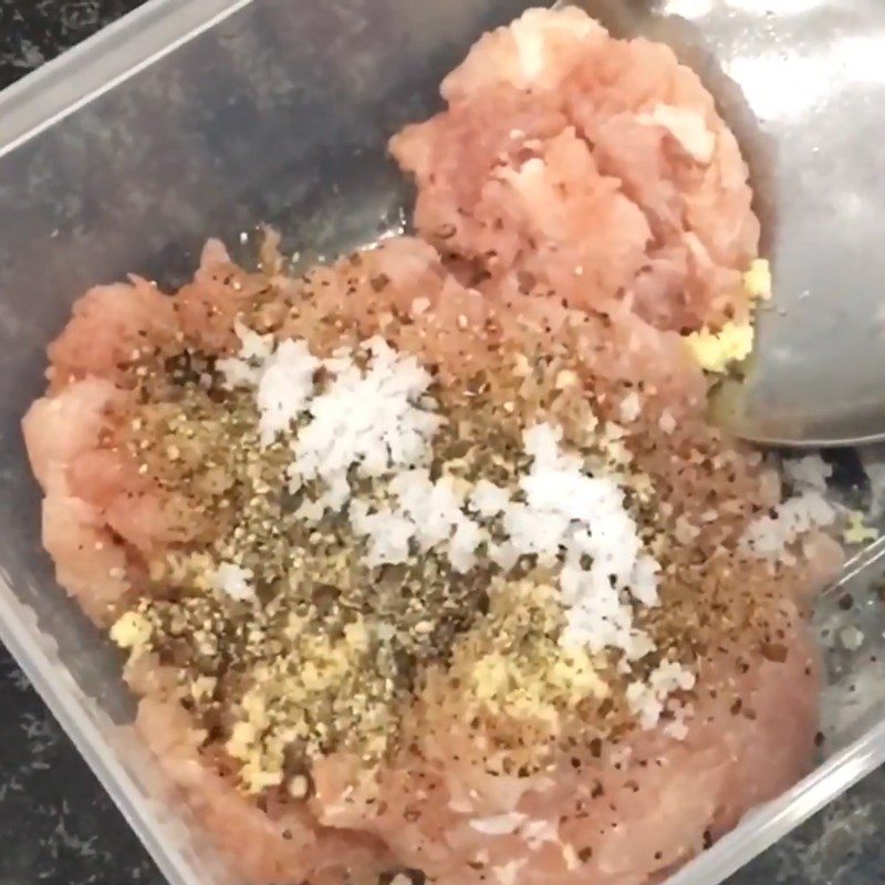Step 3 Make minced crab meat cakes for freshwater crab hotpot with snakehead fish