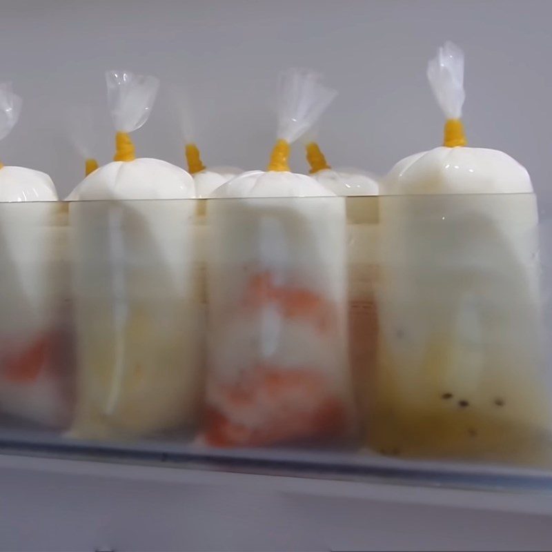 Step 5 Freezing yogurt fruit bag