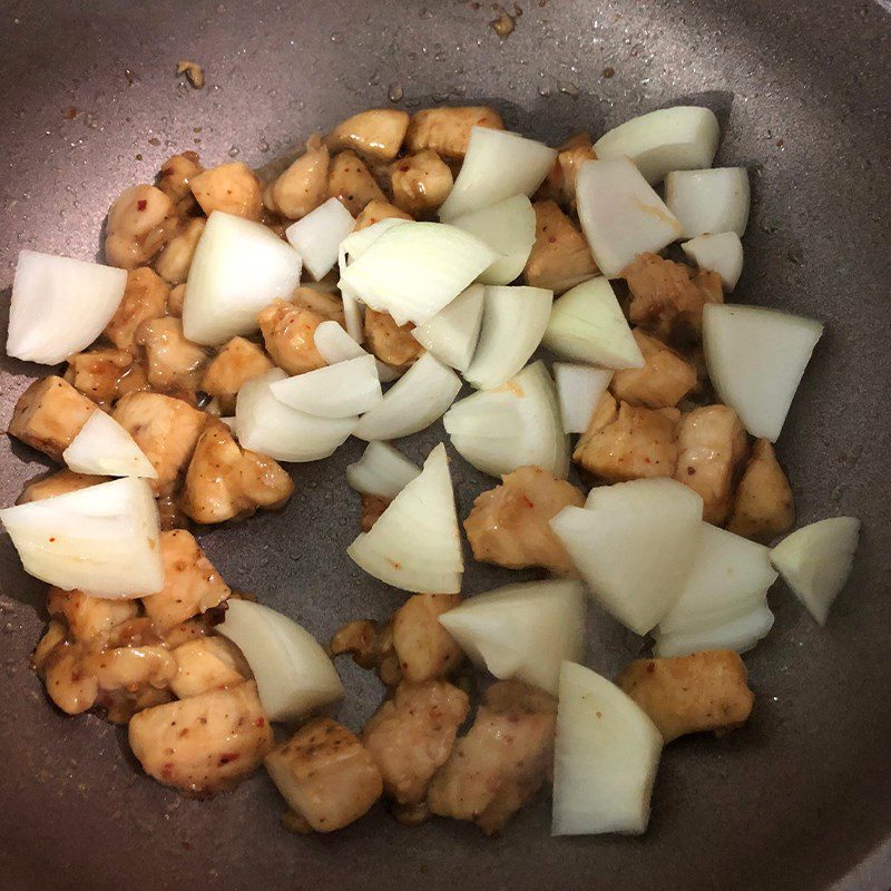 Step 3 Make stir-fried chicken Stir-fried chicken
