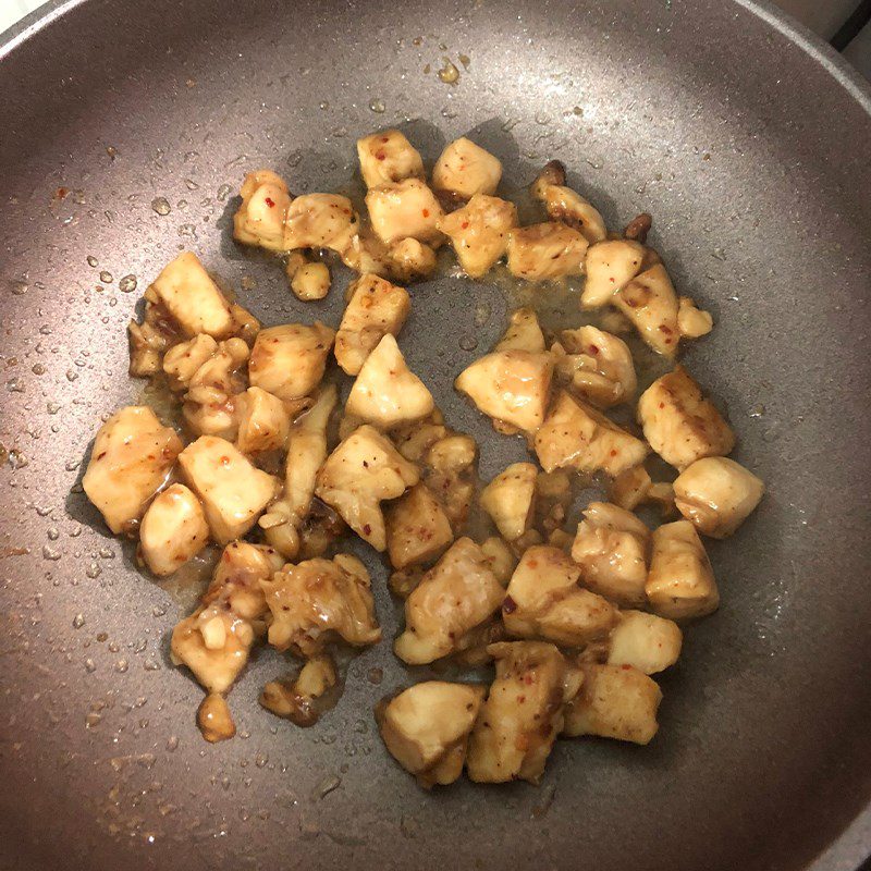 Step 3 Make stir-fried chicken Stir-fried chicken