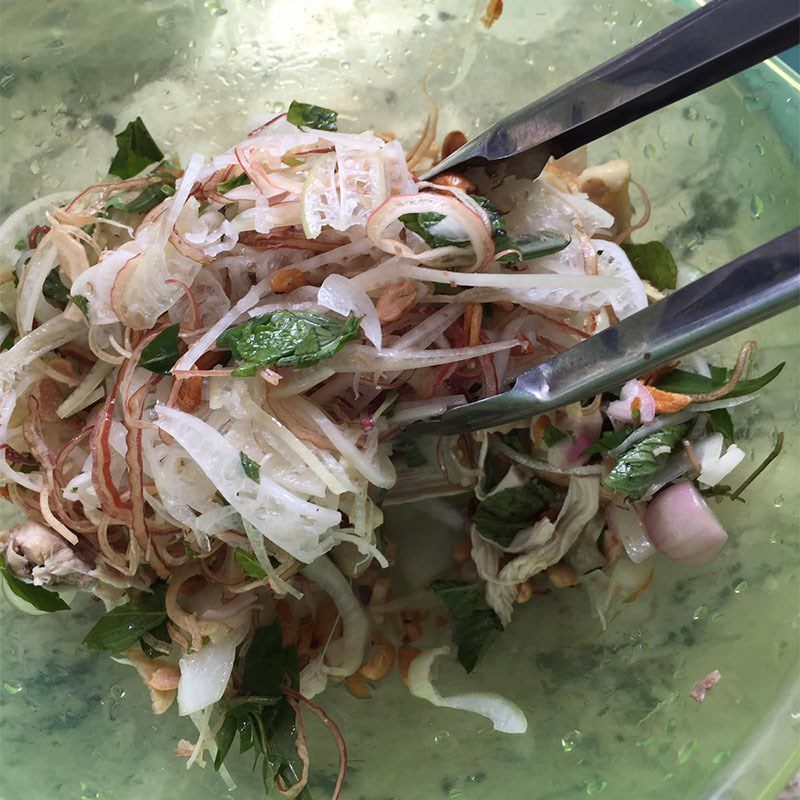 Step 3 Making banana flower chicken salad Chicken salad with banana flower (banana blossom)
