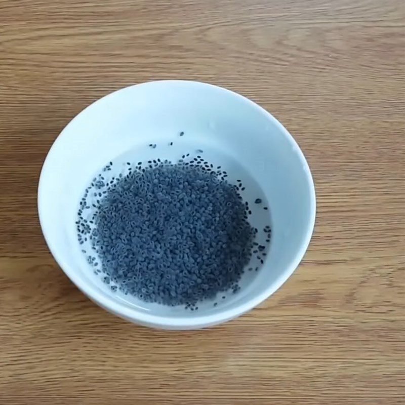 Step 4 Making basil seeds and various types of tapioca pearls for mixed caramel dessert