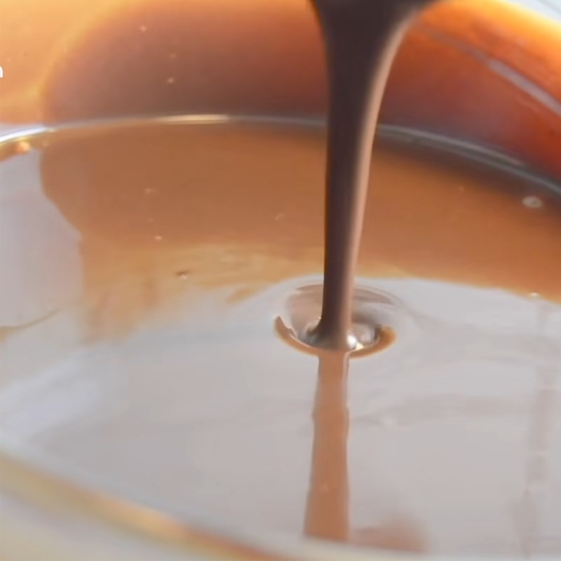 Step 4 Make the chocolate ganache for the chocolate fruit cake