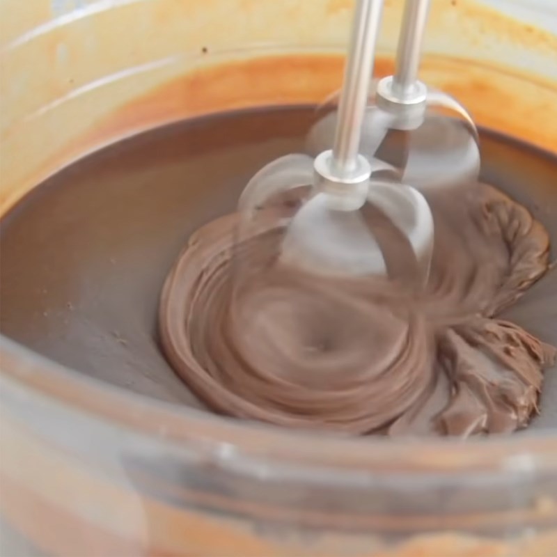 Step 4 Make the chocolate ganache for the chocolate fruit cake